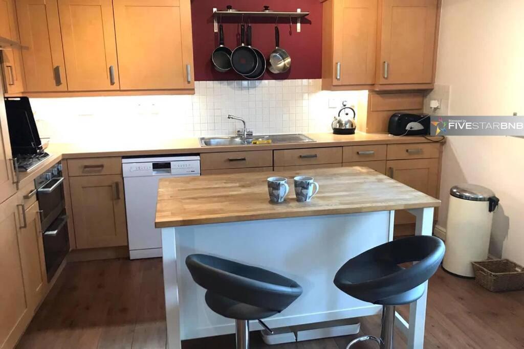 Апартаменты Waterfront Living In Leith With Free Parking! Эдинбург Экстерьер фото